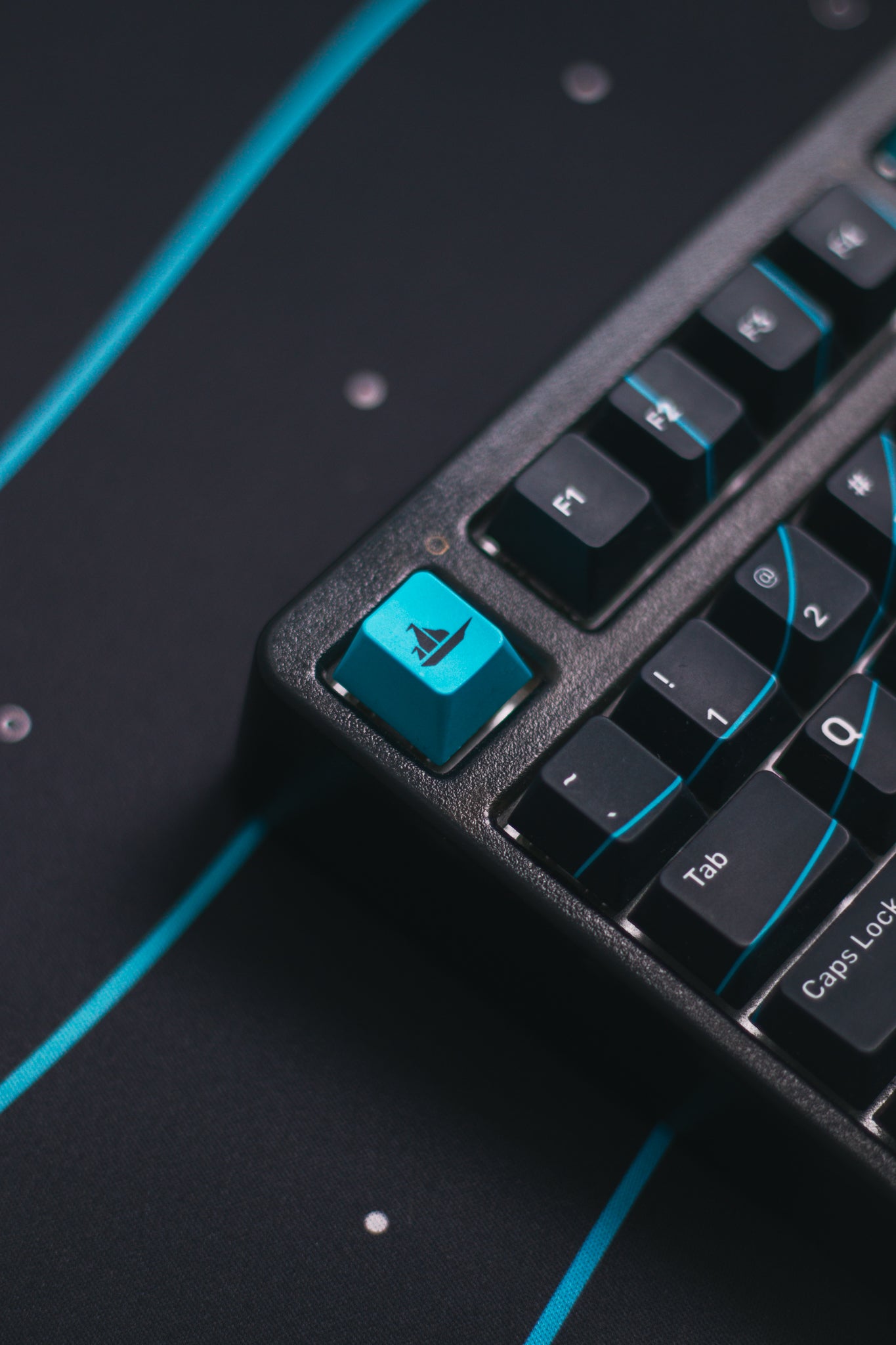 B0aty x Ghost K75 Keyboard Combo