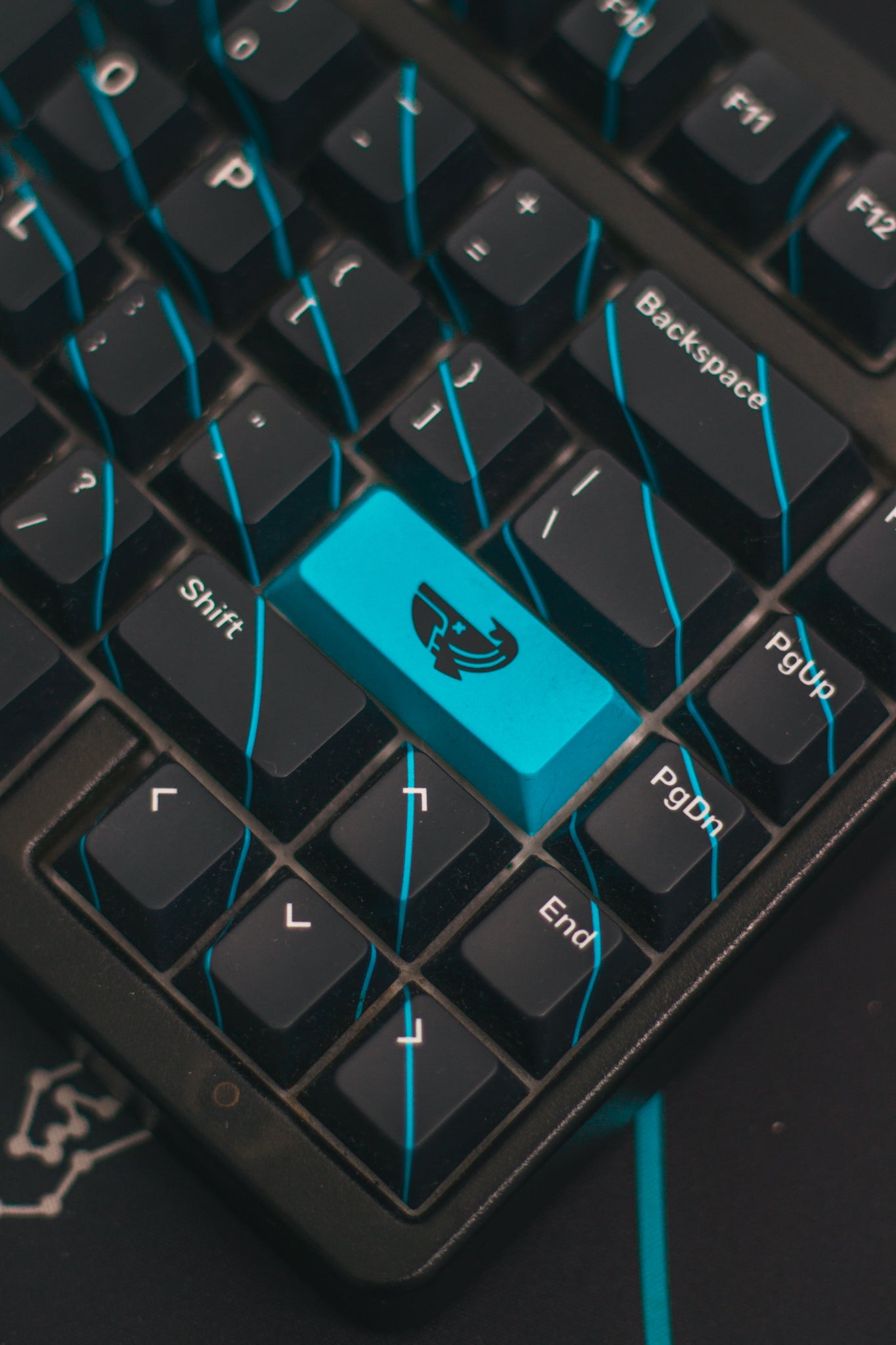 B0aty x Ghost K75 Keyboard Combo